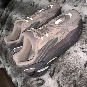 Yeezy Boost 700 ‼️